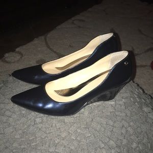 Calvin Klein blue patent wedge heels 8m